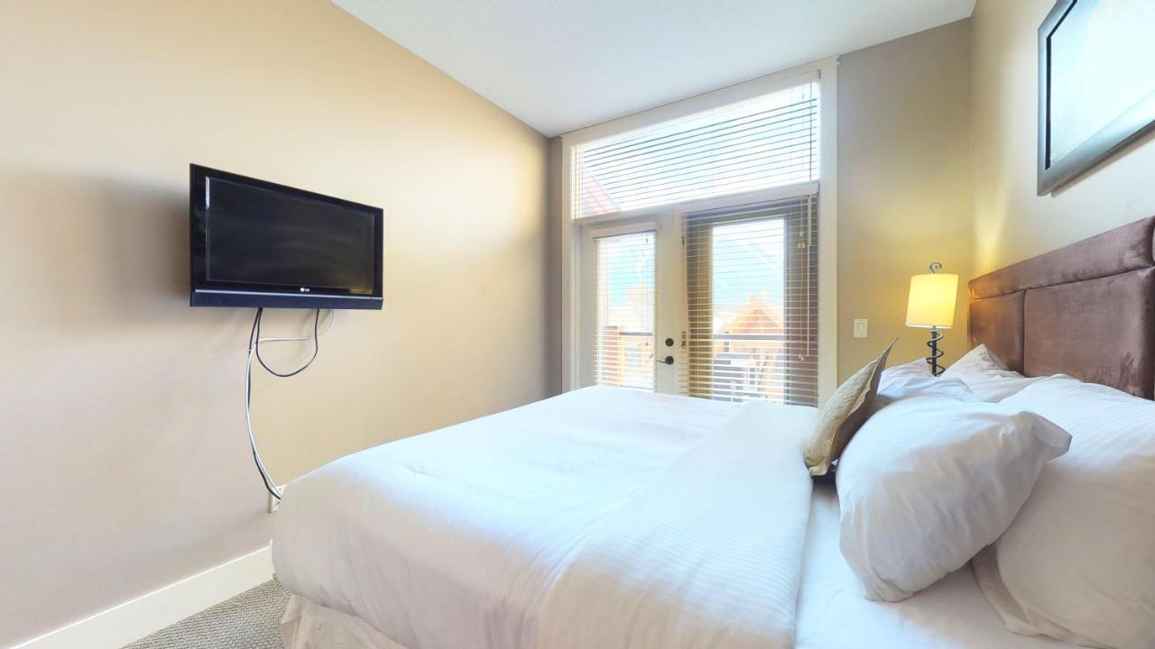 Spectacular Penthouse With Amazing Views, Indoor Pool And Hot Tub Hotell Canmore Eksteriør bilde