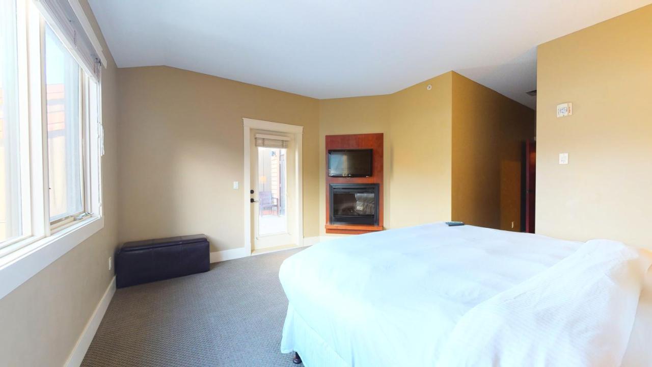 Spectacular Penthouse With Amazing Views, Indoor Pool And Hot Tub Hotell Canmore Eksteriør bilde