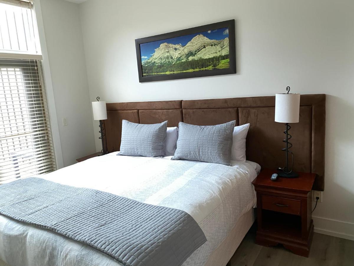 Spectacular Penthouse With Amazing Views, Indoor Pool And Hot Tub Hotell Canmore Eksteriør bilde